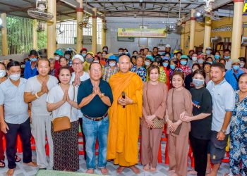 Bạc Liêu: Chùa Bửu Linh trao tặng 300 phần quà cho người khó khăn và người già neo đơn tại huyện Hòa Bình