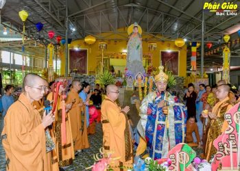 Bạc Liêu: Chùa Hưng Long trang nghiêm trai đàn chẩn tế và trao 100 phần quà tại huyện Hồng Dân