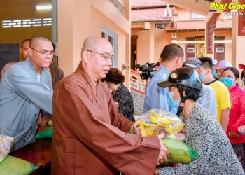 Bạc Liêu: Chùa Long Phước trao 700 phần quà nhân mùa Vu lan báo hiếu PL.2566