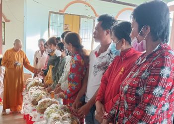 Bạc Liêu: Chùa Hải Triều Âm trao quà cho người già neo đơn và người có hoàn cảnh khó khăn nhân dịp Trung thu