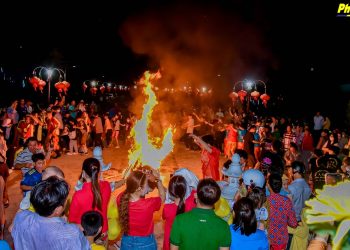 Bạc Liêu: Rộn ràng Đêm hội trăng rằm và trao tặng 400 phần quà tại Tịnh thất Pháp Quang