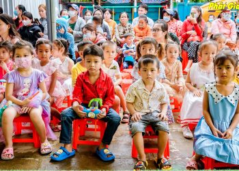 Bạc Liêu: Chùa Quan Âm phối hợp UBND xã Vĩnh Mỹ B tổ chức chương trình Trung thu và trao quà cho các cháu thiếu nhi