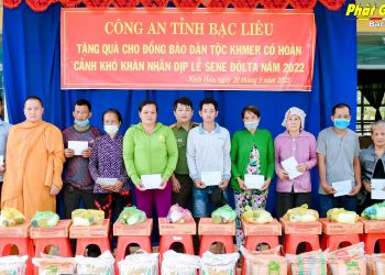 Bạc Liêu: Ban Từ thiện Phật giáo tỉnh phối hợp Công An tỉnh trao quà cho đồng bào Khmer tại huyện Hồng Dân