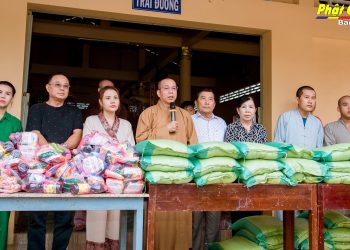 Bạc Liêu: Gia đình Phật tử Võ Trúc Vân (TPHCM) trao 10 tấn gạo và 800 phần nhu yếu phẩm cho người có hoàn cảnh khó khăn