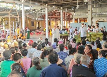 Bạc Liêu: Chùa Giác Hoa trao 300 phần quà tại xã Châu Thới