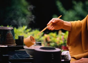 Nước đủ nóng thì trà tự thơm