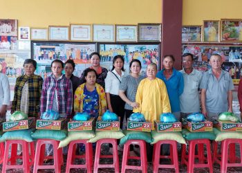 Bạc Liêu: Chùa Liên Hoa hỗ trợ người có hoàn cảnh khó khăn và người bệnh tại huyện Hồng Dân