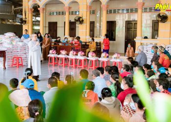 Bạc Liêu: Chùa Giác Hoa trao 300 phần quà hỗ trợ bà con đón Tết cổ truyền