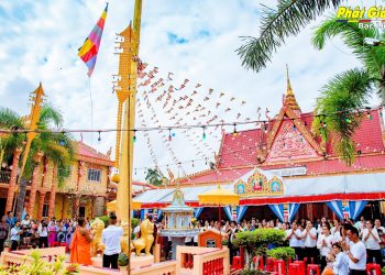 Bạc Liêu: Chùa Hoà Bình cũ rực rỡ đèn hoa trong Lễ Khánh thành Tháp Xá lợi Phật và Hồ sen Biểu tượng Dòng sông Ni Liên