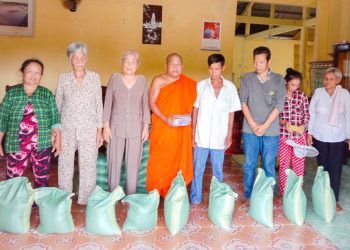 Tin vắn – Chùa Cosdon trao quà định kỳ tháng 9
