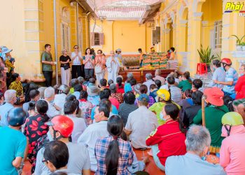 Tin vắn – Chùa Giác Hoa trao 150 phần quà