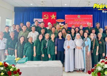Tin vắn – Phân ban Ni giới trao quà cho cựu thanh niên xung phong