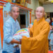 Tin vắn – Chùa Quan Âm trao 100 phần quà