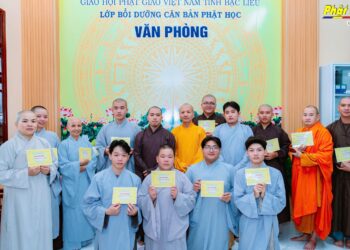 Cà Mau: Lễ trao Giấy chứng nhận lớp Bồi dưỡng kiến thức Phật học khóa I (2024-2025)