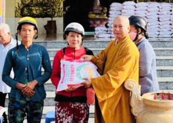 Cà Mau: Chùa Long Phước (xã Long Điền) trao quà mùa Vu Lan