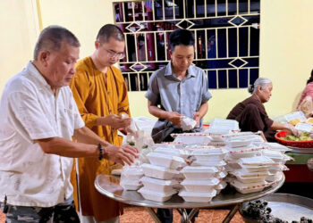 Cà Mau: Ấm lòng 500 suất chay tại chùa Liên Hoa, gieo duyên lành ăn chay