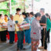 Cà Mau: Chùa Giác Hoa trao 200 phần quà đến bà con khó khăn, khiếm khuyết