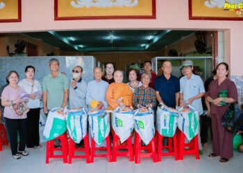 Cà Mau: Ban Từ thiện Phật giáo tỉnh trao quà đến người có hoàn cảnh khó khăn