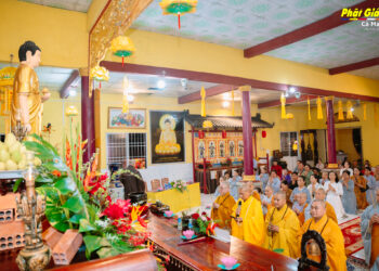 Cà Mau: Đêm hoa đăng kính mừng vía Phật A Di Đà tại chùa Phong Lợi