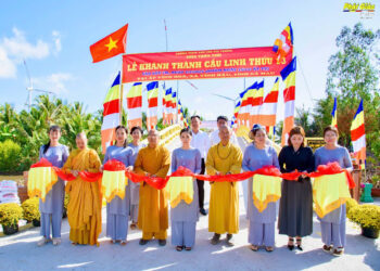 Cà Mau: Chùa Hải Triều Âm khánh thành cầu Linh Thứu 13 và trao 200 phần quà đến bà con khó khăn