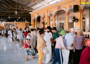 Cà Mau: “Phiên chợ tình thương” lần thứ 4 tại chùa Giác Hoa