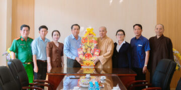 Tin vắn – Cà Mau: Lãnh đạo phường Vĩnh Trạch thăm và chúc Tết tại chùa Long Phước