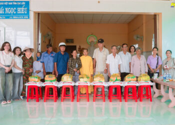 Tin vắn – Cà Mau: Ban Từ thiện chùa Bửu Linh trao 50 phần quà tại Tịnh thất Ngọc Hiếu