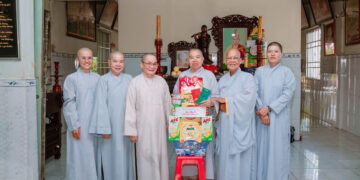 Tin vắn – Cà Mau: Ni giới Bạc Liêu thăm chúc Tết Chol Chnam Thmay tại Tịnh thất Pháp Tánh