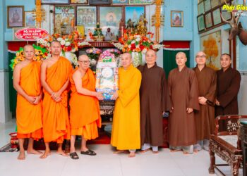 Cà Mau: Ban Quản trị chùa Long Phước, Quán Âm Phật Đài thăm, chúc Tết Chol Chnam Thmay tại các tự viện