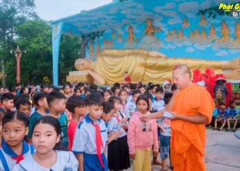 Cà Mau: Chương trình “Kết Nối Yêu Thương 66” lan tỏa yêu thương đến trẻ em khó khăn tại chùa Cosdon