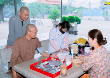 Tin vắn – Cà Mau: Hỗ trợ chăm sóc sức khỏe cho chư hành giả An cư tại Trường hạ chùa Long Phước