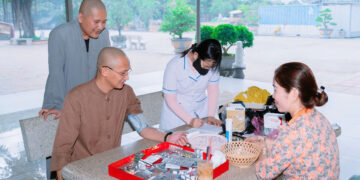 Tin vắn – Cà Mau: Hỗ trợ chăm sóc sức khỏe cho chư hành giả An cư tại Trường hạ chùa Long Phước