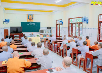Cà Mau: Ni trưởng Thích Nữ Tịnh Nghiêm thuyết giảng chuyên đề “Tổng quan các giới luật” tại lớp Luật học Ni giới khóa IV