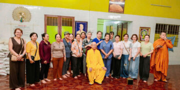 Tin vắn | Cà Mau: Chùa Thiền Quang trao 100 phần quà đến bà con khó khăn