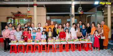 Tin vắn | Cà Mau: Chùa Bửu Linh trao 100 phần quà đến học sinh khó khăn