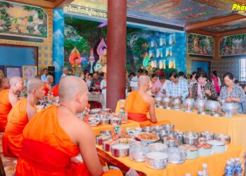Cà Mau: Lễ đặt bát tại chùa Cosdon nhân dịp lễ Sen Dolta