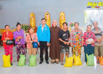 Trao 200 phần quà cho bà con khó khăn nhân lễ Vía Bồ Tát Quan Thế Âm