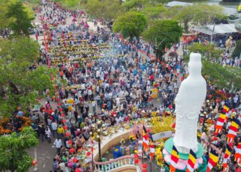 Cà Mau: Quán Âm Phật Đài đón khách hành hương dịp Xuân Bính Ngọ