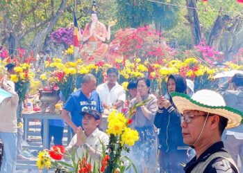 Cà Mau: Khoảnh khắc lắng lòng nơi Quán Âm Phật Đài