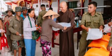 Cà Mau: Trao 200 phần quà nhân ngày Khánh đản Bồ Tát Quán Thế Âm