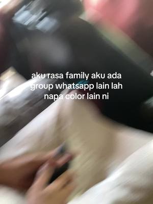 ⁣Anak kedua sentiasa dilupakan huhu  🙂#richbrown #raya #family #yellow #repost 