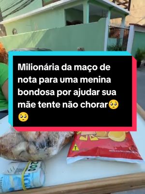 ⁣Milionária da maço de nota para uma menina bondosa por ajudar sua mãe tente não chorar🥺??