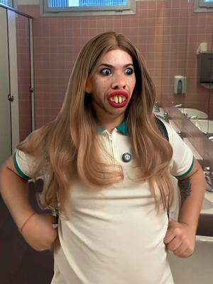 ⁣Porque no espelho de casa eu to bonito e em qualquer outro eu to feio? Qual tá certo? 🤡🗣️