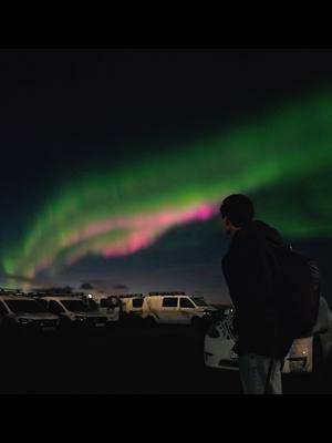 ⁣Đây là cảnh cực quang hiếm có ở Iceland. (Đoạn đầu chưa phải là đẹp nhất 