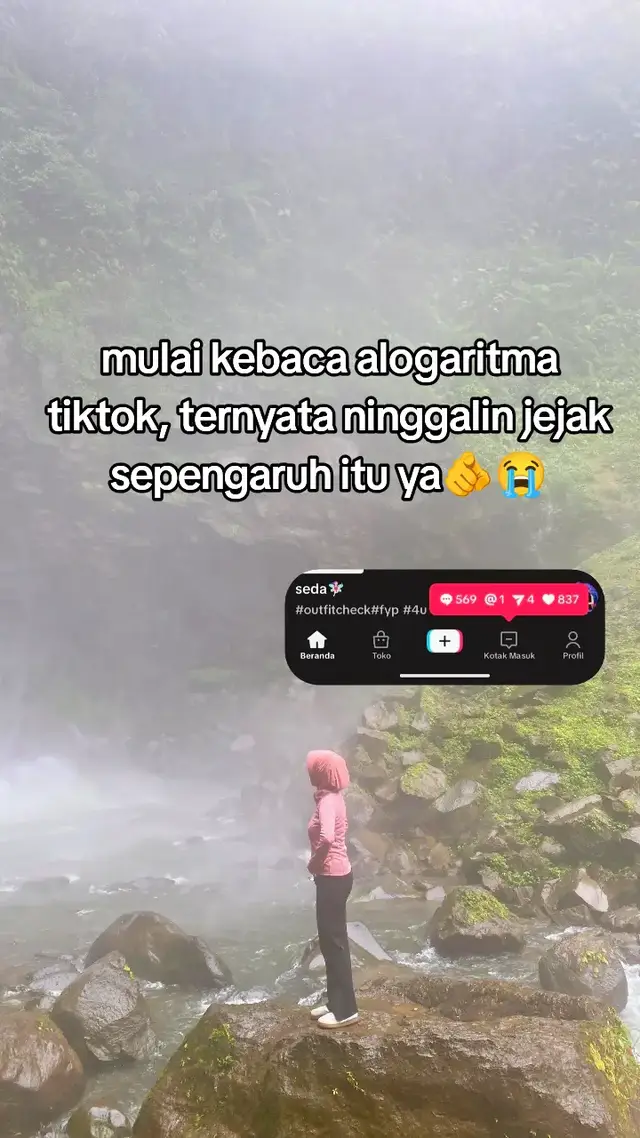 ⁣1) Interaksi pengguna dan rekomendasi konten Algoritma tiktok merekomendasikan video berdasarkan int