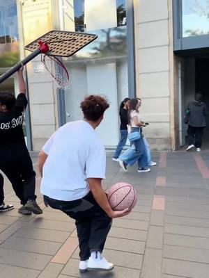 ⁣Street Basketball Challenge 🥳🥳#usa🇺🇸 #tiktok #hot #happy #basketball 🏀