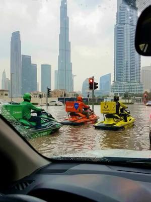 ⁣Dubai riders are unstoppable  who will stop them not even heavy storms or heavy rain #salute #deliev