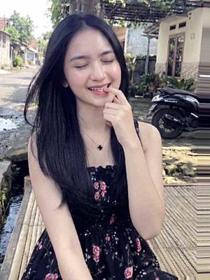 ⁣malu ah 😌 #ootdfashion #outfitideas #aqillasalwa #fyppppppppppppppppppppppp 