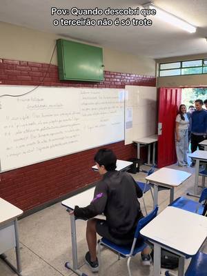 ⁣Fomos enganados!!                                       #terceirao #ensinomedio #vaiprofycaramba 