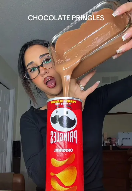 Just living my best life 🥰🍫  #chocolate #pringles #chocolatepringles #chocolateblock #snacktok